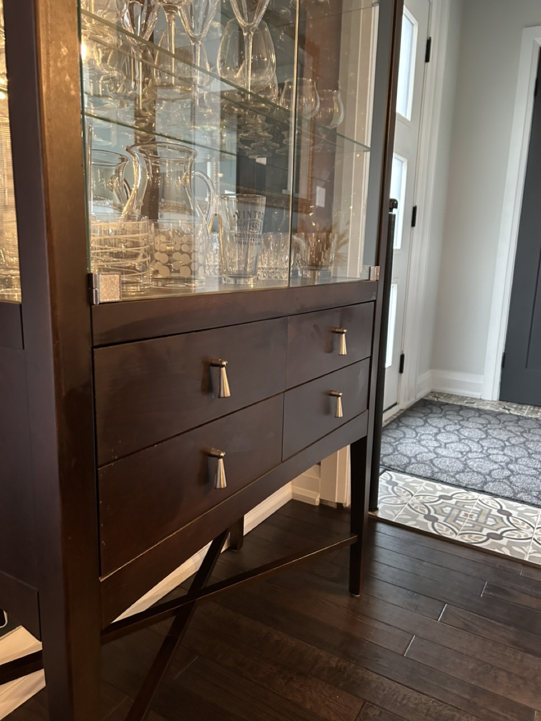 Dining table/Chairs and Curio Cabinet - photo 3