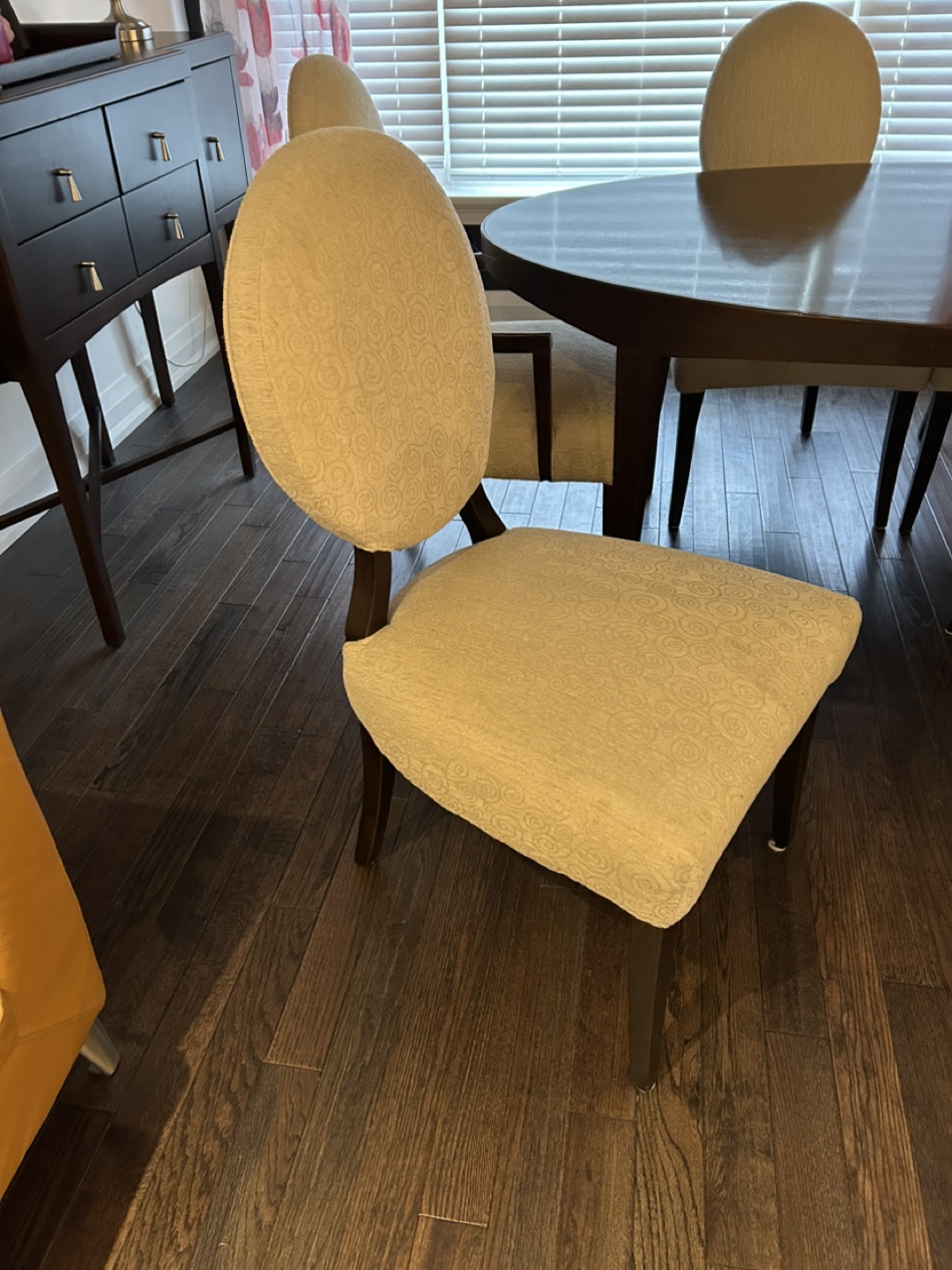 Dining table/Chairs and Curio Cabinet - photo 5