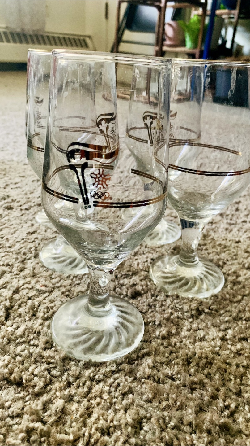 Set of 5 Vintage Stemmed Glasses & 6 disposable glasses - photo 3