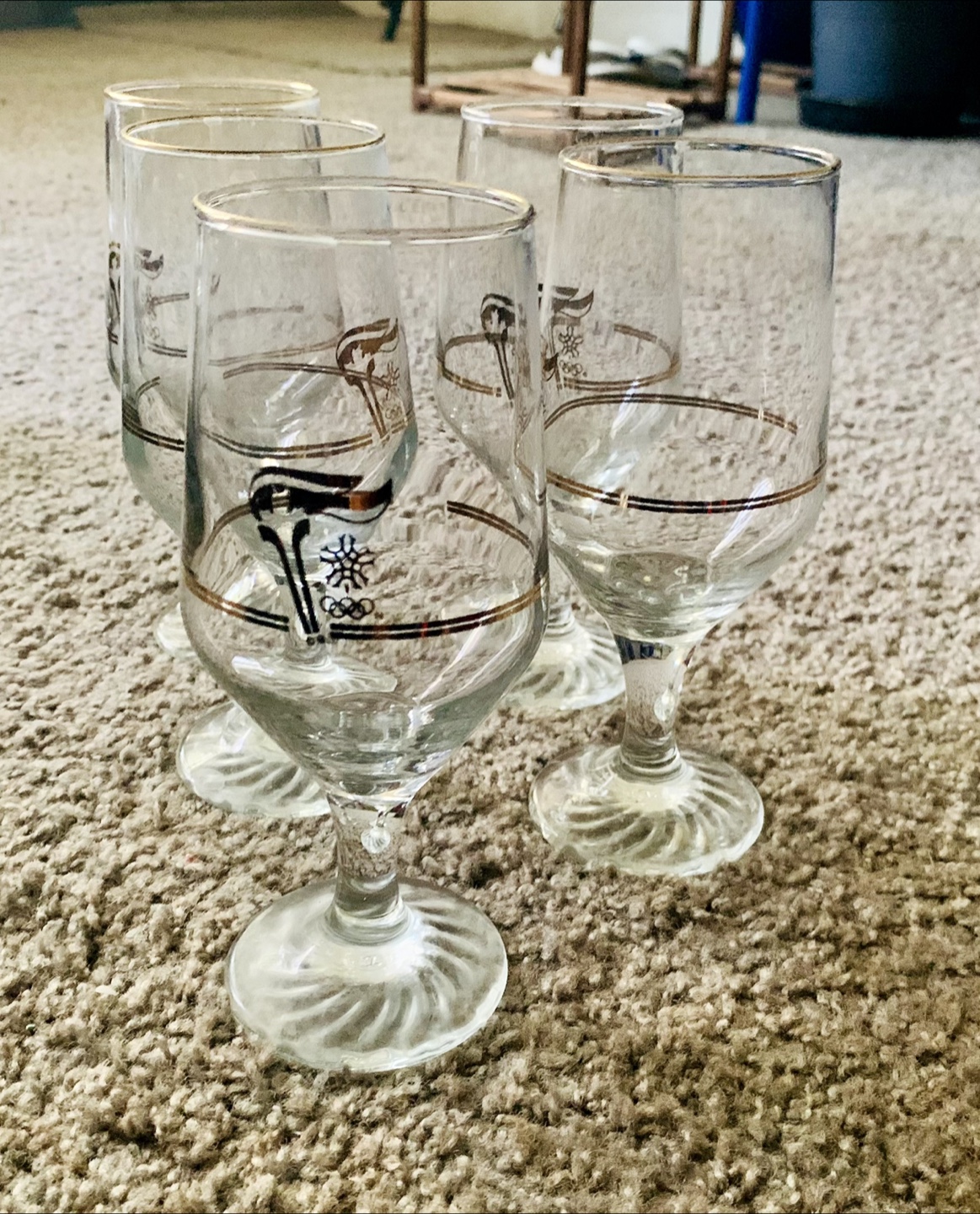 Set of 5 Vintage Stemmed Glasses & 6 disposable glasses - photo 2