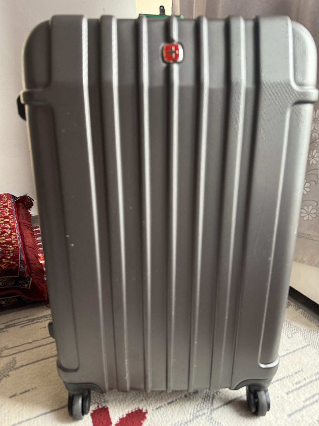 Swiss Gear Grey Hardside Luggage - photo 2
