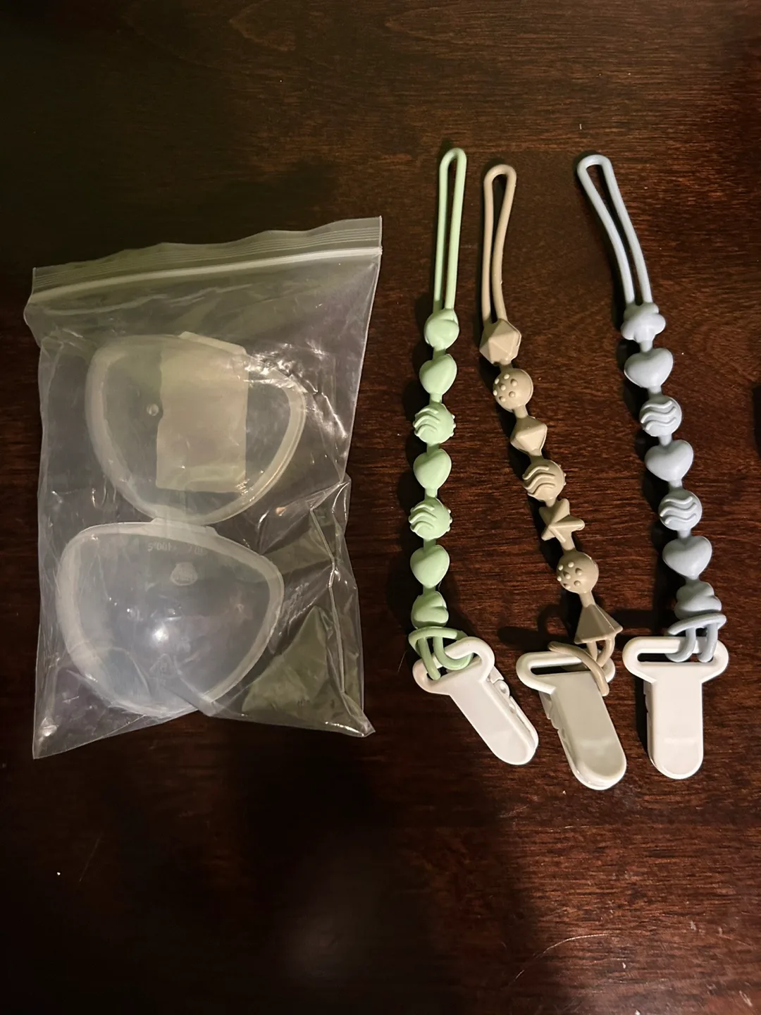 3 Pacifier Clips with 2 Cases thumbnail