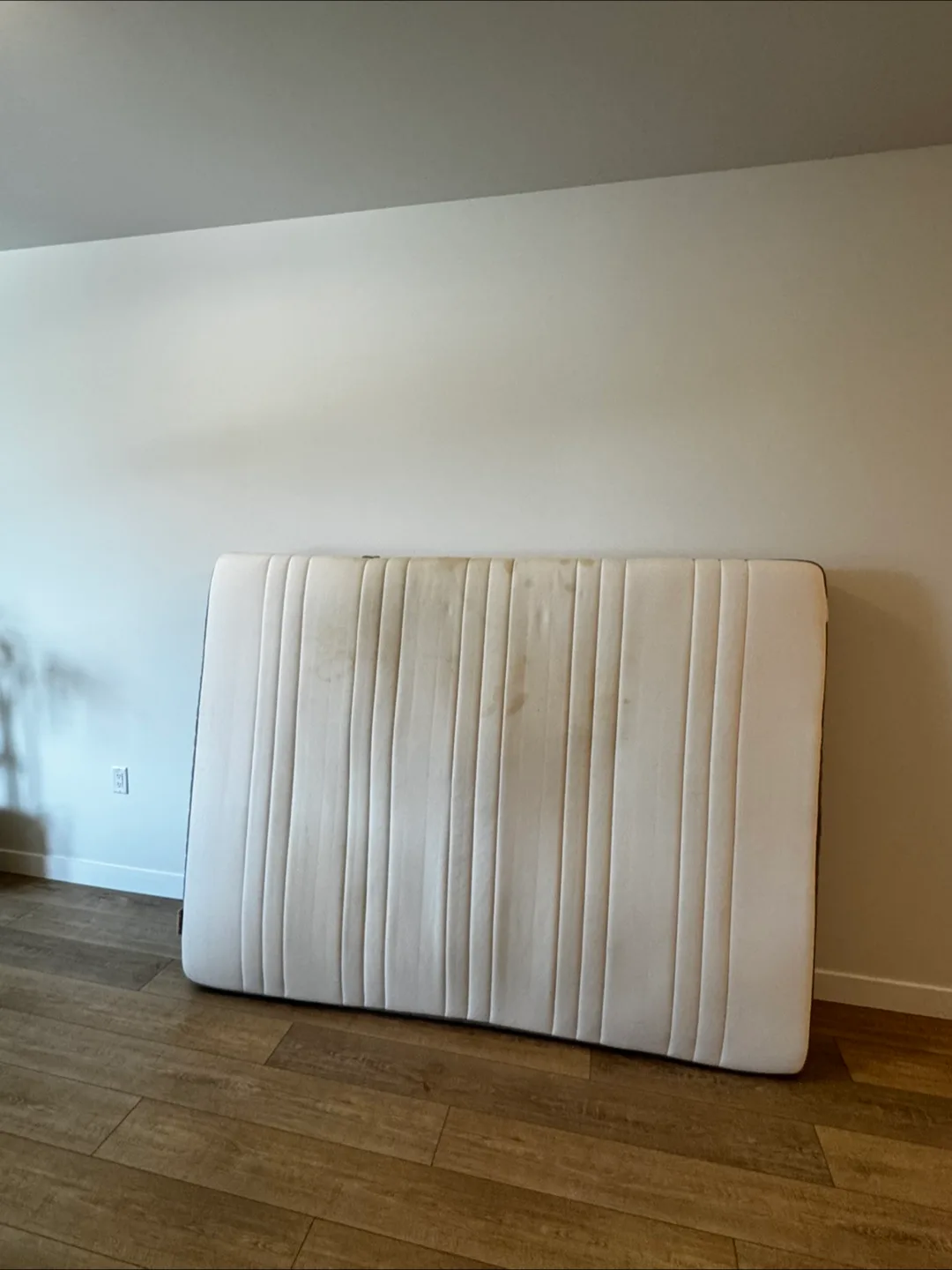 IKEA Haugesund Queen Mattress thumbnail