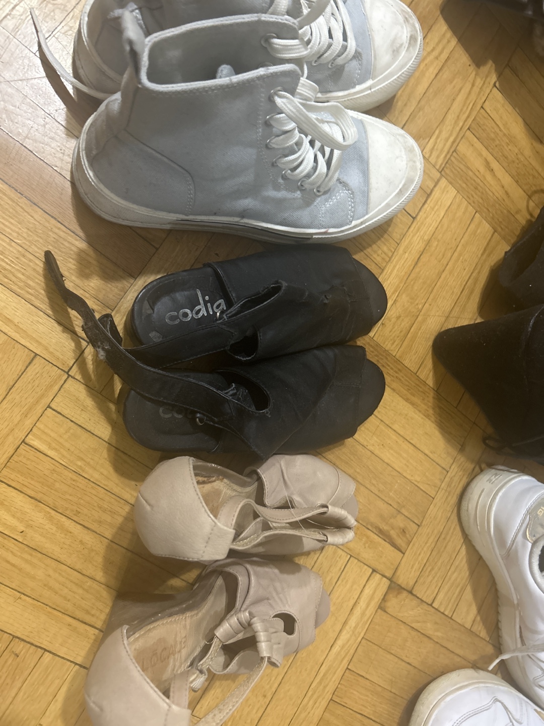 Assorted Shoes - Codio & Locale