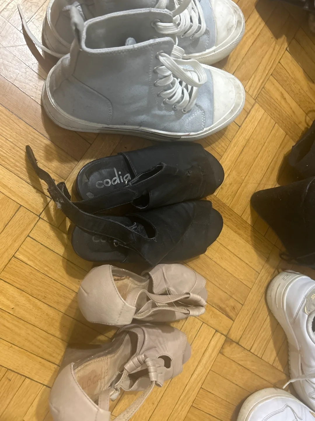 Assorted Shoes - Codio & Locale thumbnail
