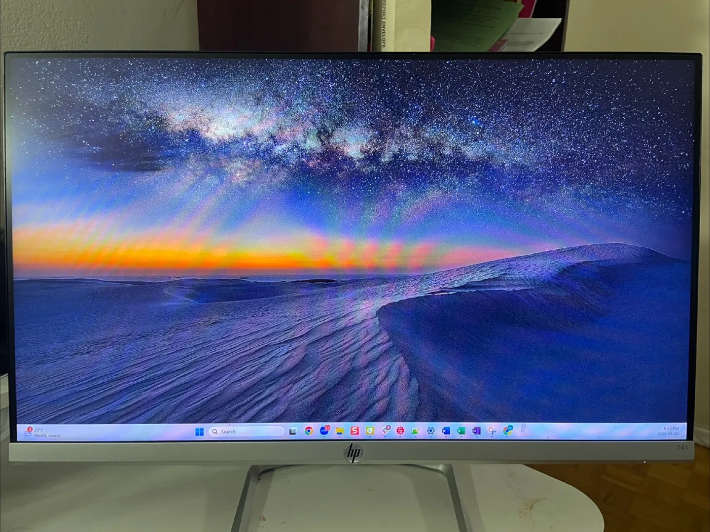 🖥️ HP 24-inch Full HD Bezelless Monitor – Excellent Condition thumbnail