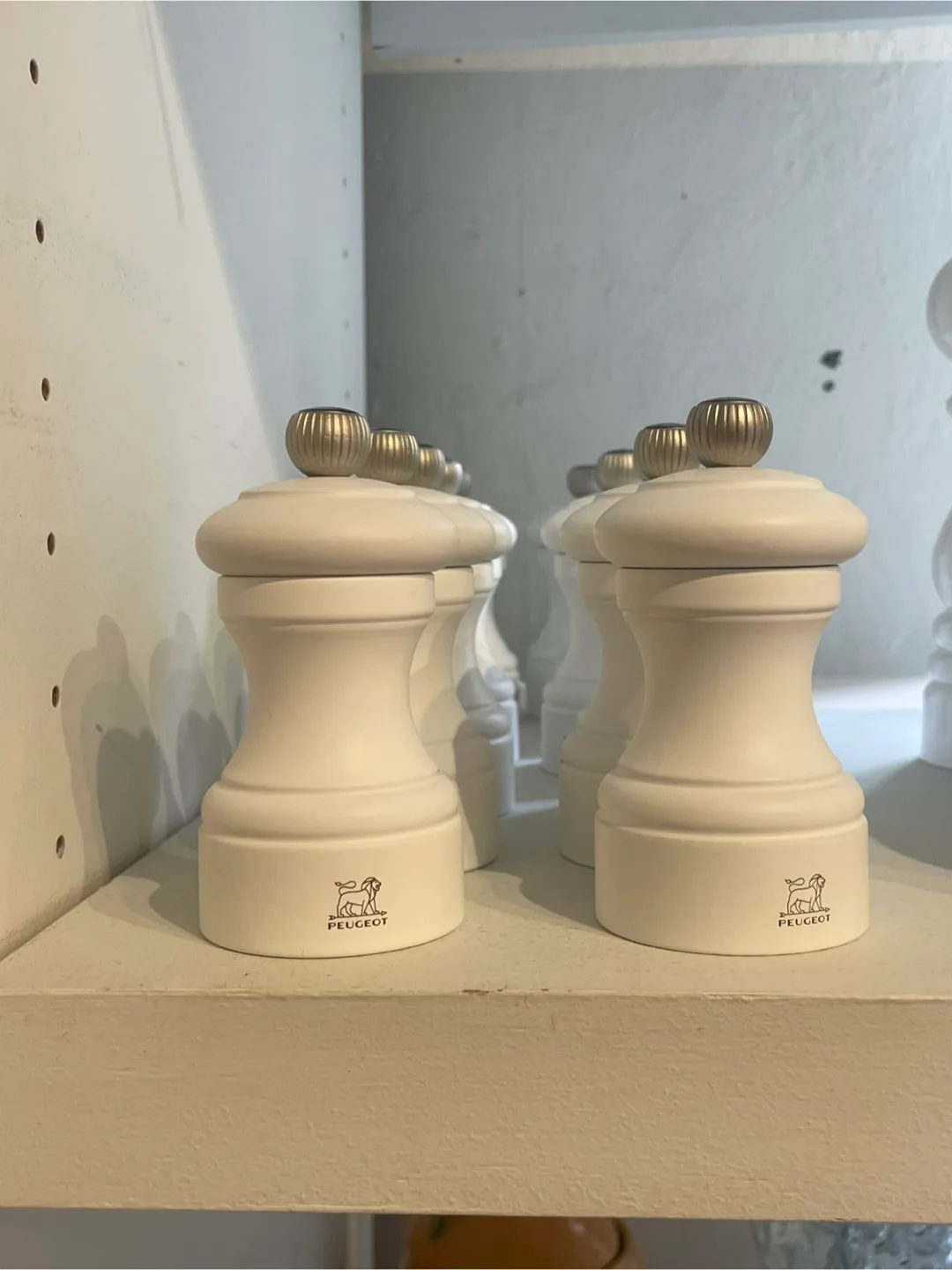 Peugeot White Salt & Pepper Mills image indicator(7)
