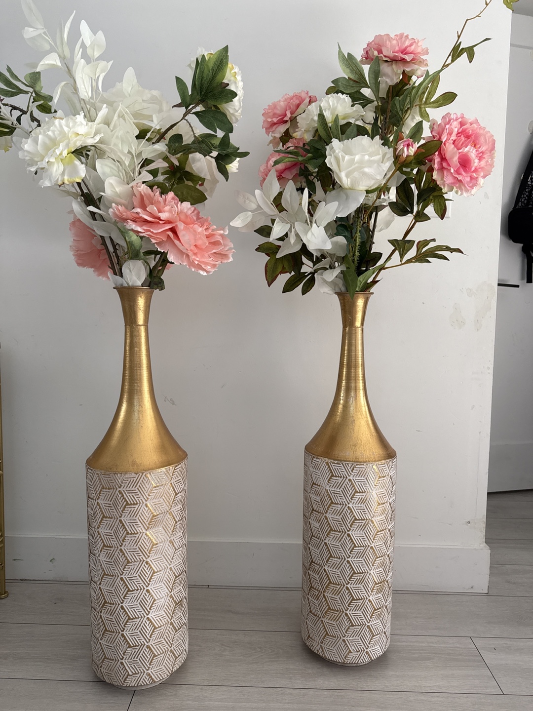 Pair of Decorative Vases - photo 2