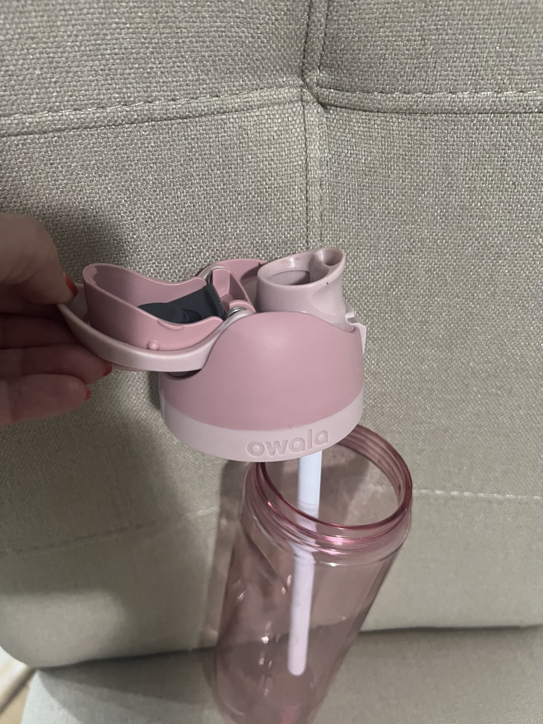 Owala FreeSip water bottle in a pink color - photo 2