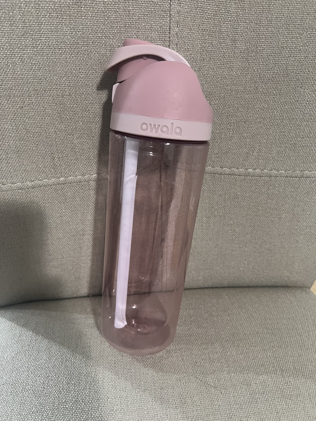 Owala FreeSip water bottle in a pink color