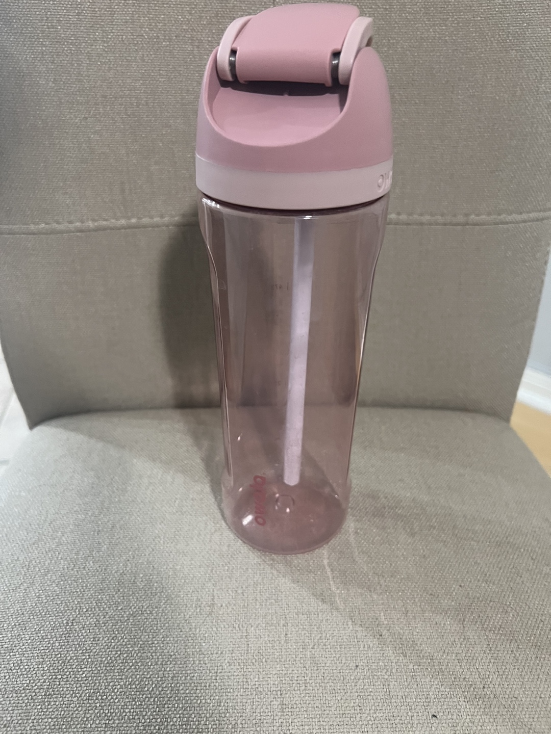 Owala FreeSip water bottle in a pink color - photo 3