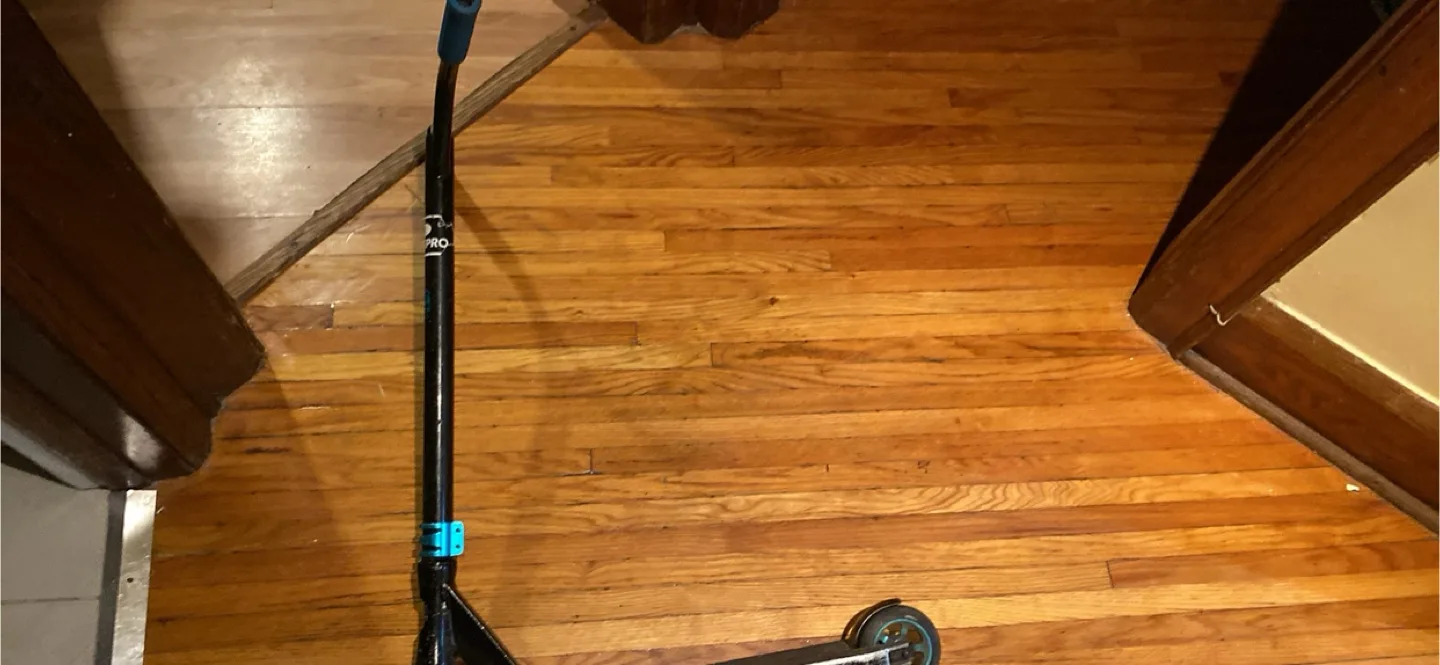 MGP Pro Scooter - Black & Blue image indicator(2)