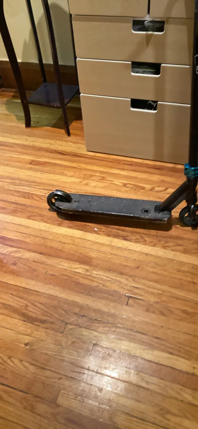 MGP Pro Scooter - Black & Blue image indicator(4)