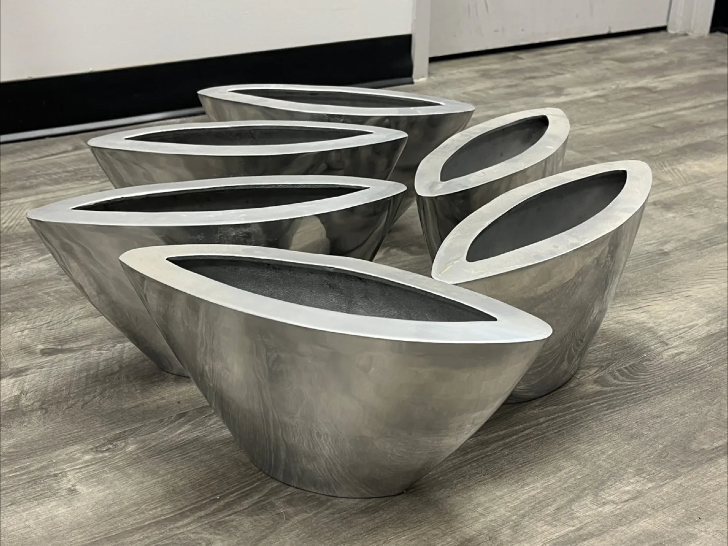 Set of 6 Silver Metal Planters thumbnail