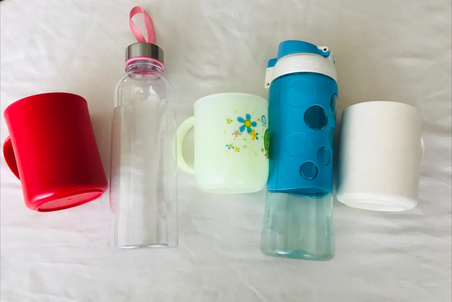 Plastic Mugs and Water Bottles image indicator(2)