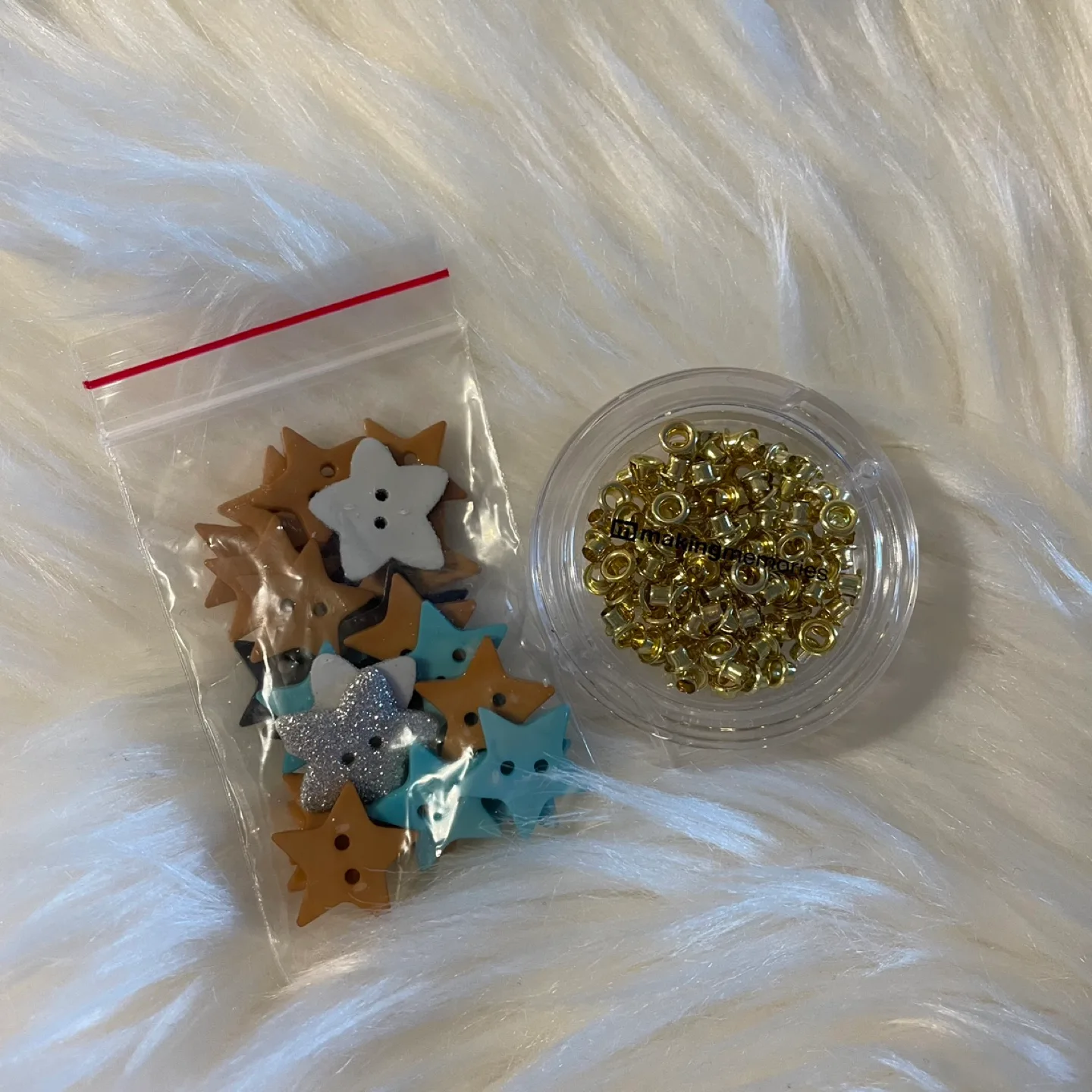 Making Memories Gold Eyelets & Star Buttons thumbnail