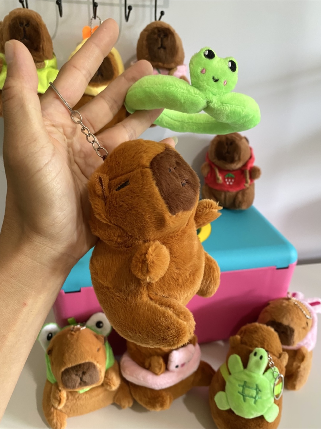 Capybara plush bag ornament keychain - photo 2
