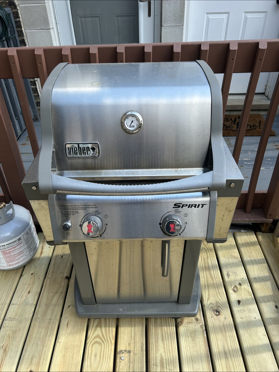 Weber 2-burner propane grill w tank - photo 2