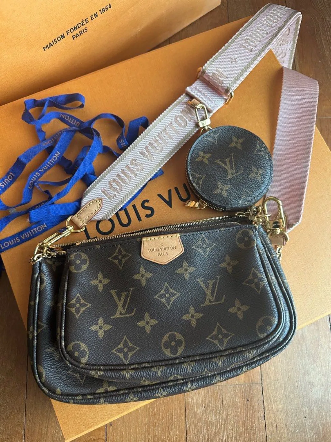 Louis Vuitton Multi Pochette thumbnail