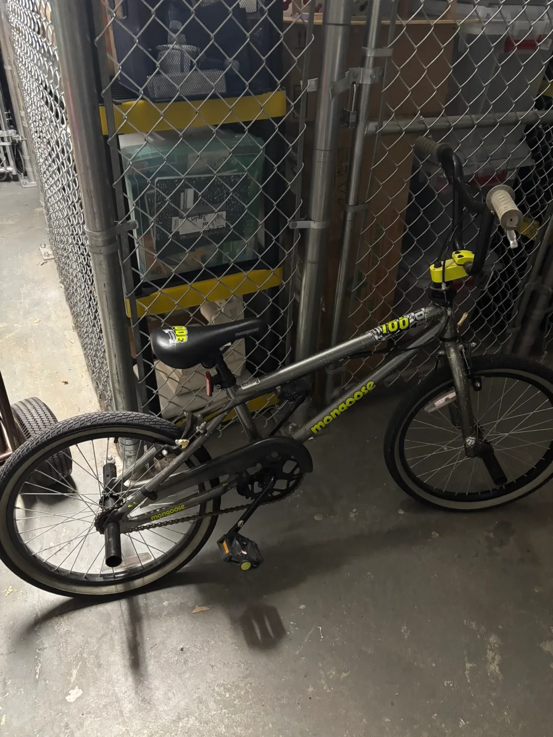 Mongoose Mode 100 Freestyle BMX Bike thumbnail