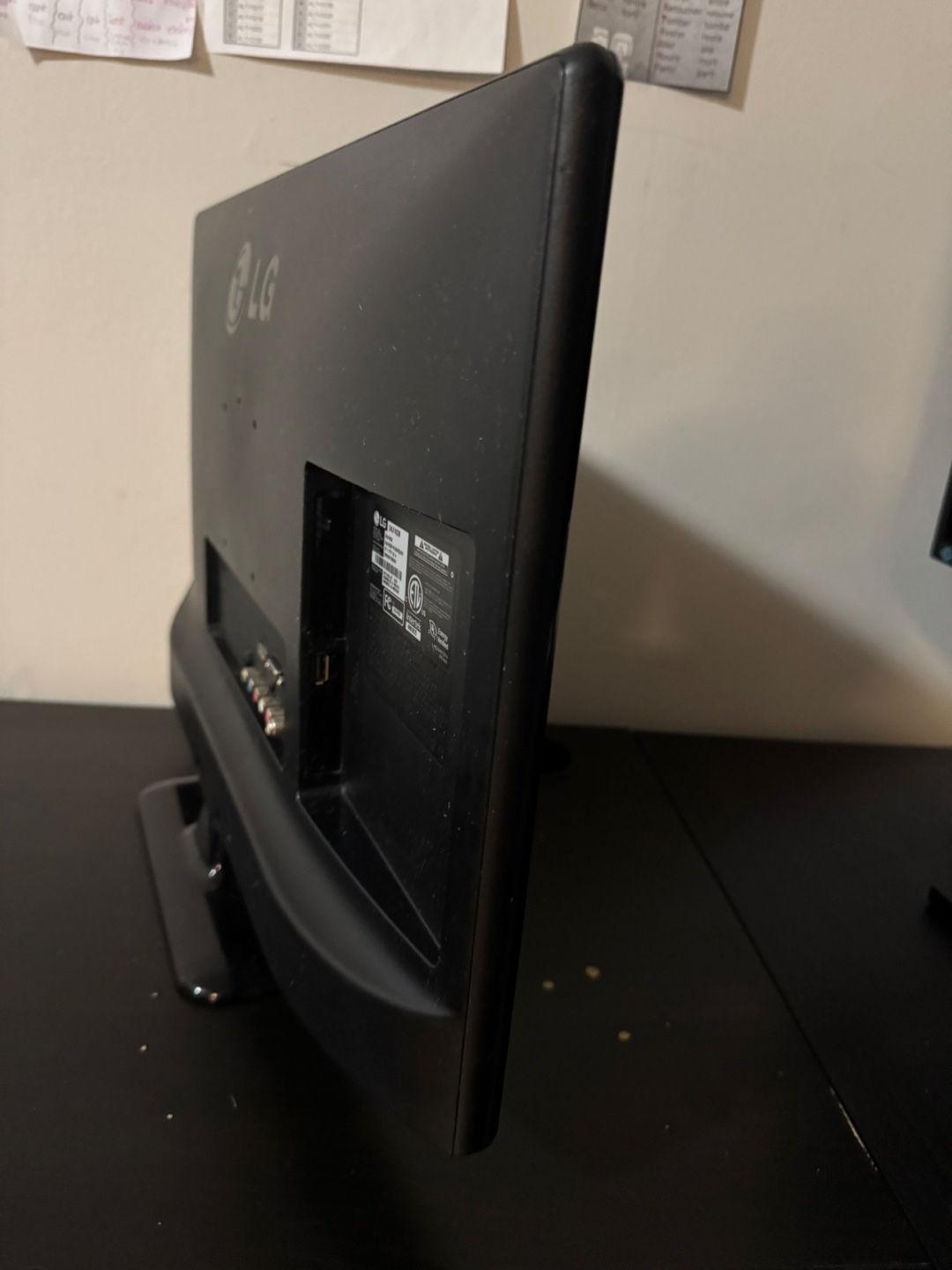 LG 20-inch LED Monitor - photo 4