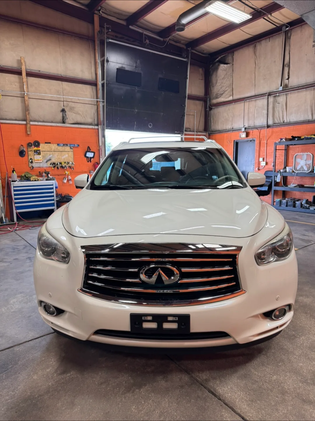 2015 Infiniti QX60 · 3.5 Sport Utility 4D thumbnail