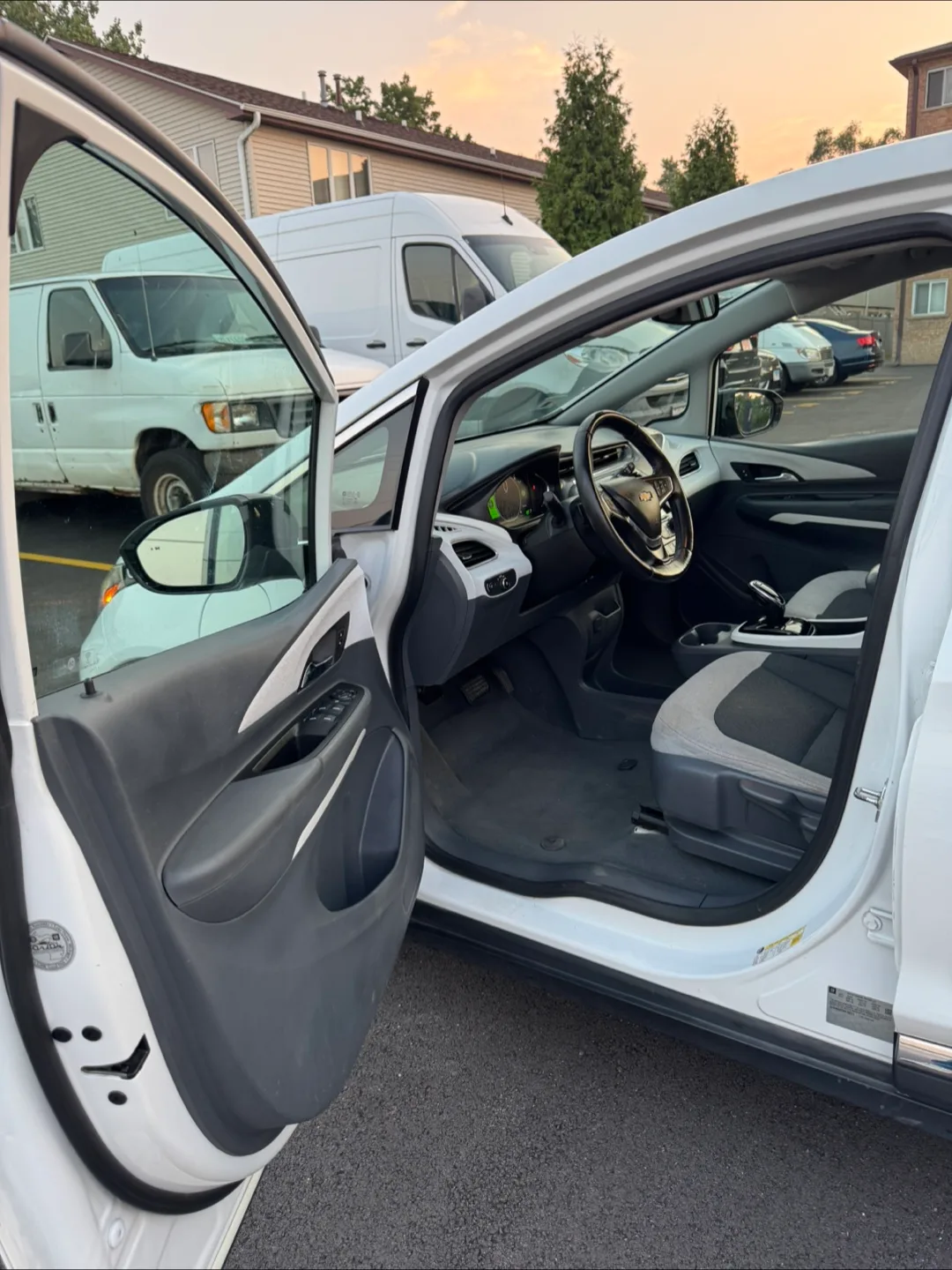 2017 Chevrolet Bolt EV · LT Hatchback 4D image indicator(5)