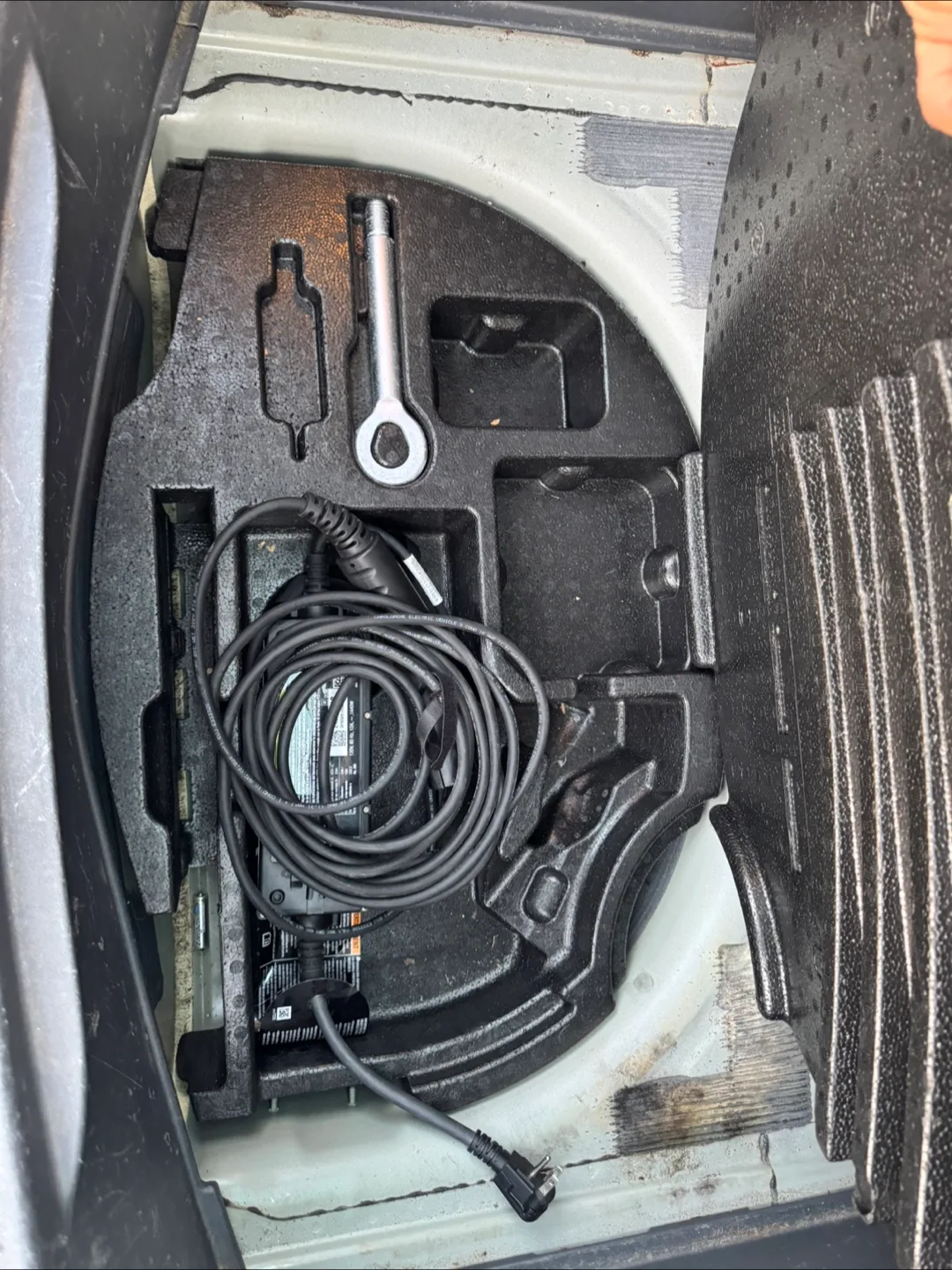 2017 Chevrolet Bolt EV · LT Hatchback 4D image indicator(7)