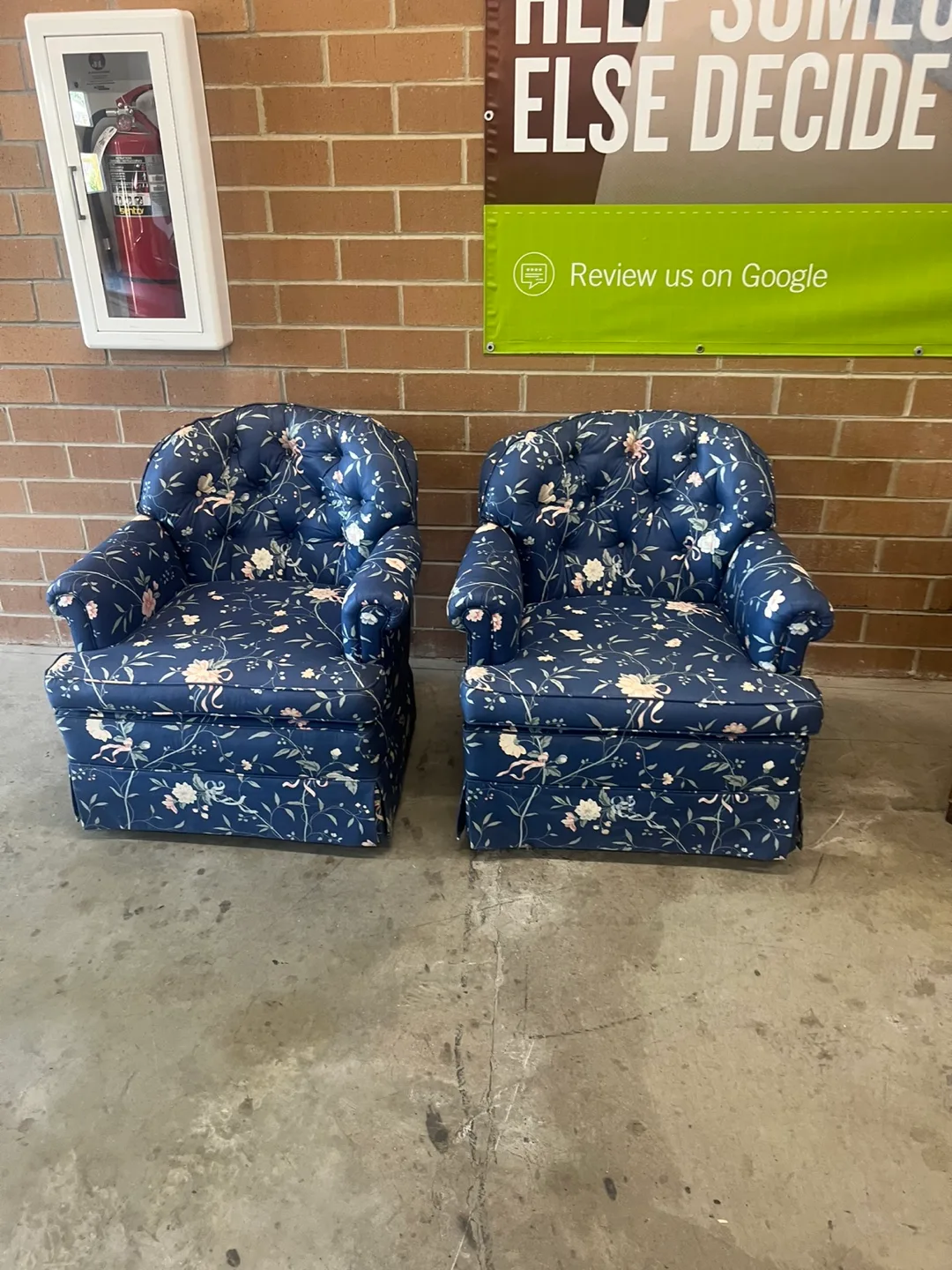 Floral Pattern Armchairs - Set of 2 thumbnail