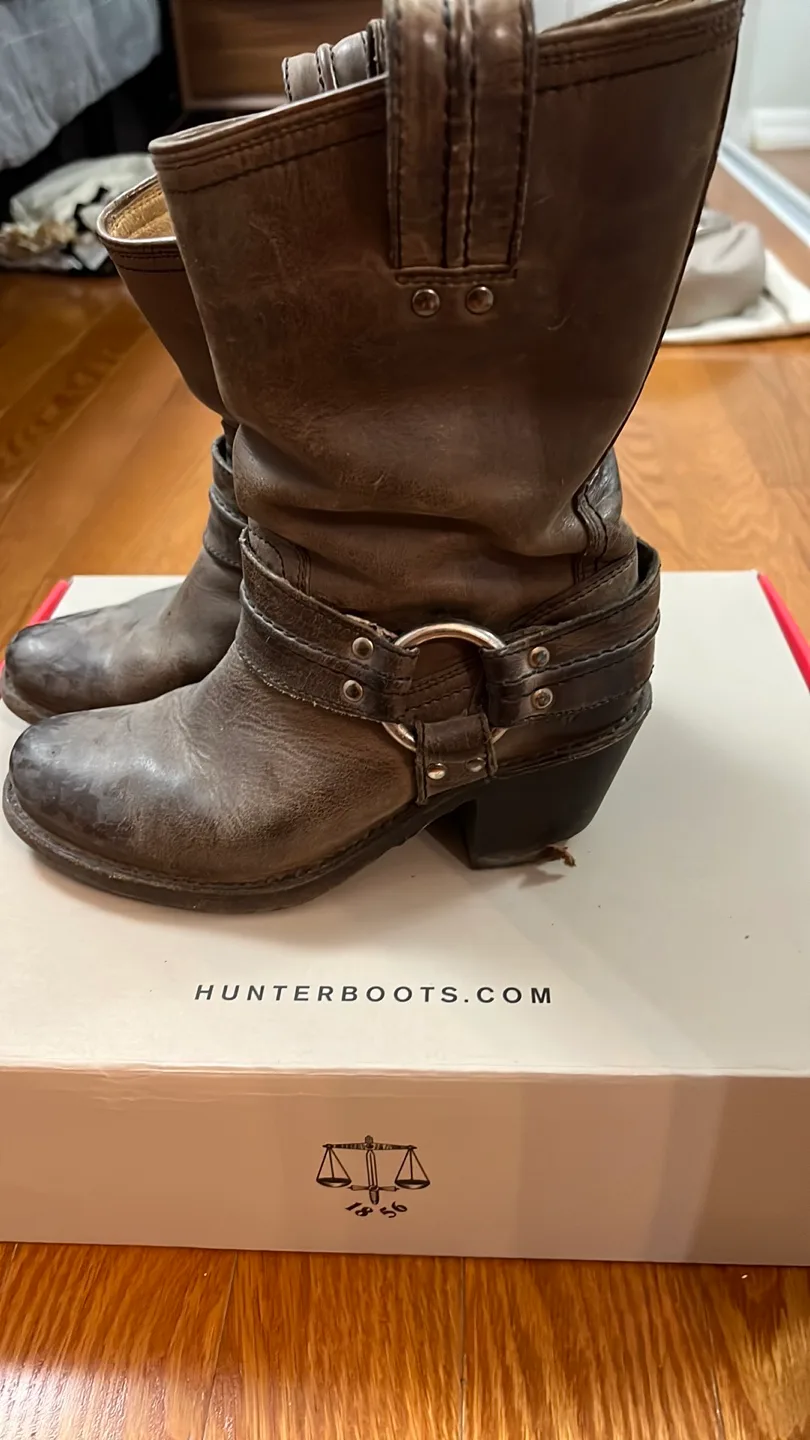 Frye Harness 12R Boots, Size 5.5, Distressed Brown thumbnail