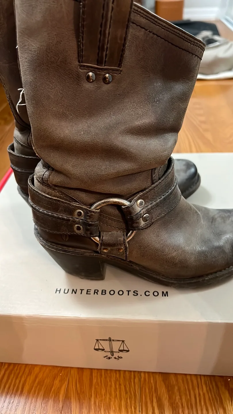 Frye Harness 12R Boots, Size 5.5, Distressed Brown image indicator(3)