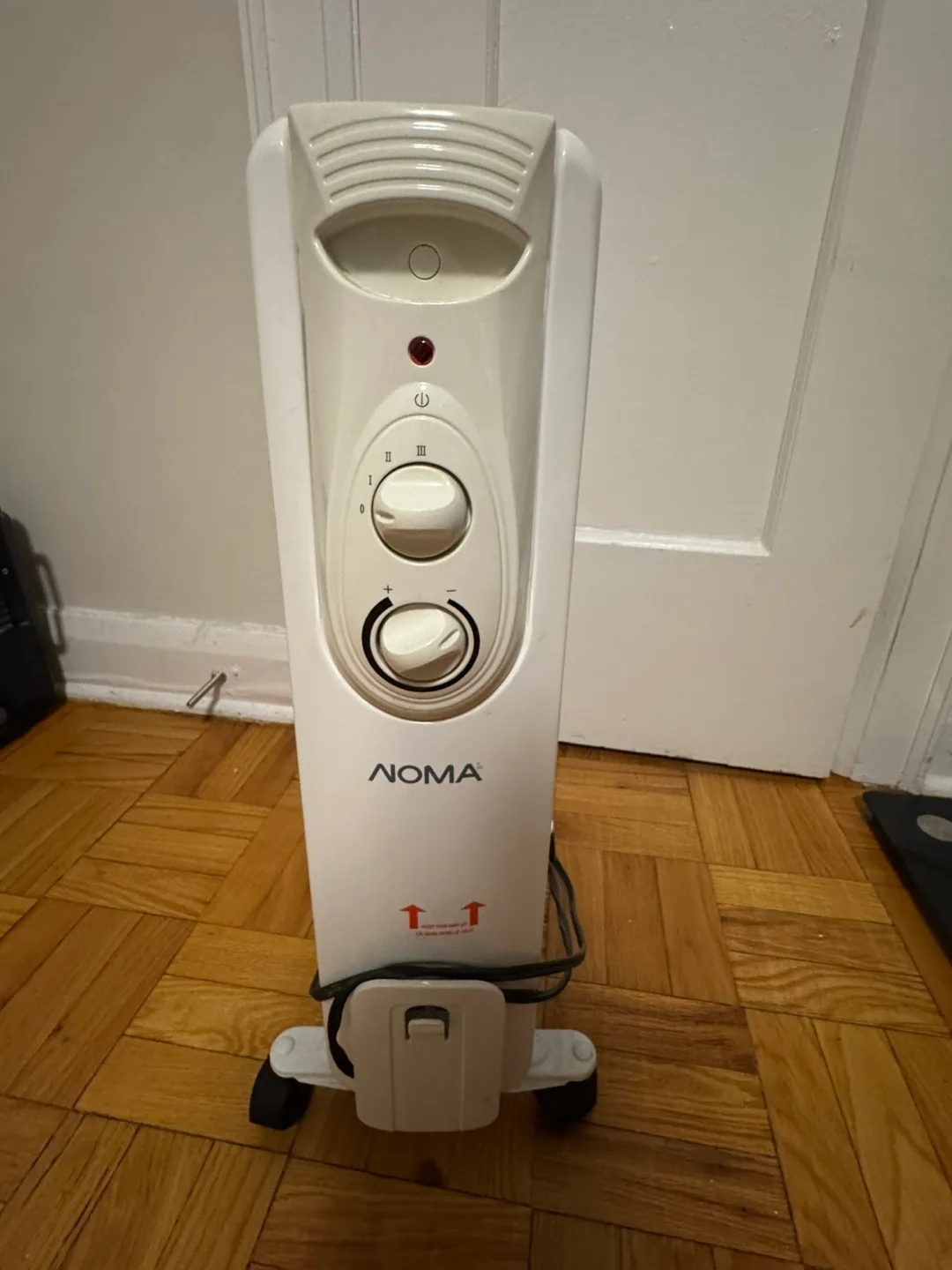 NOMA Oil-Filled Heater - White with adjustable thermostat image indicator(3)