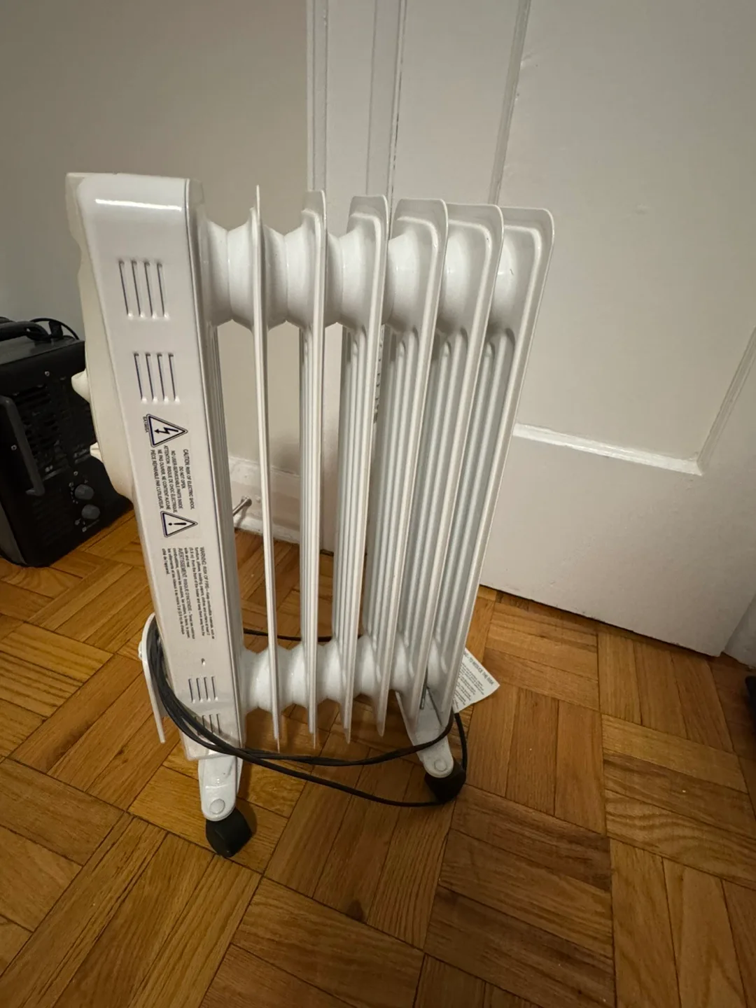 NOMA Oil-Filled Heater - White with adjustable thermostat image indicator(5)