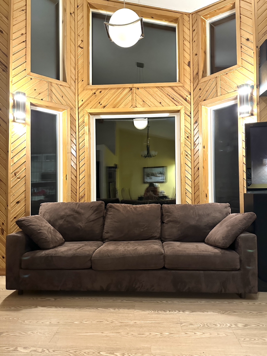 Beautiful Full Size 3 Seater Sofa Bed (CAN DELIVER)