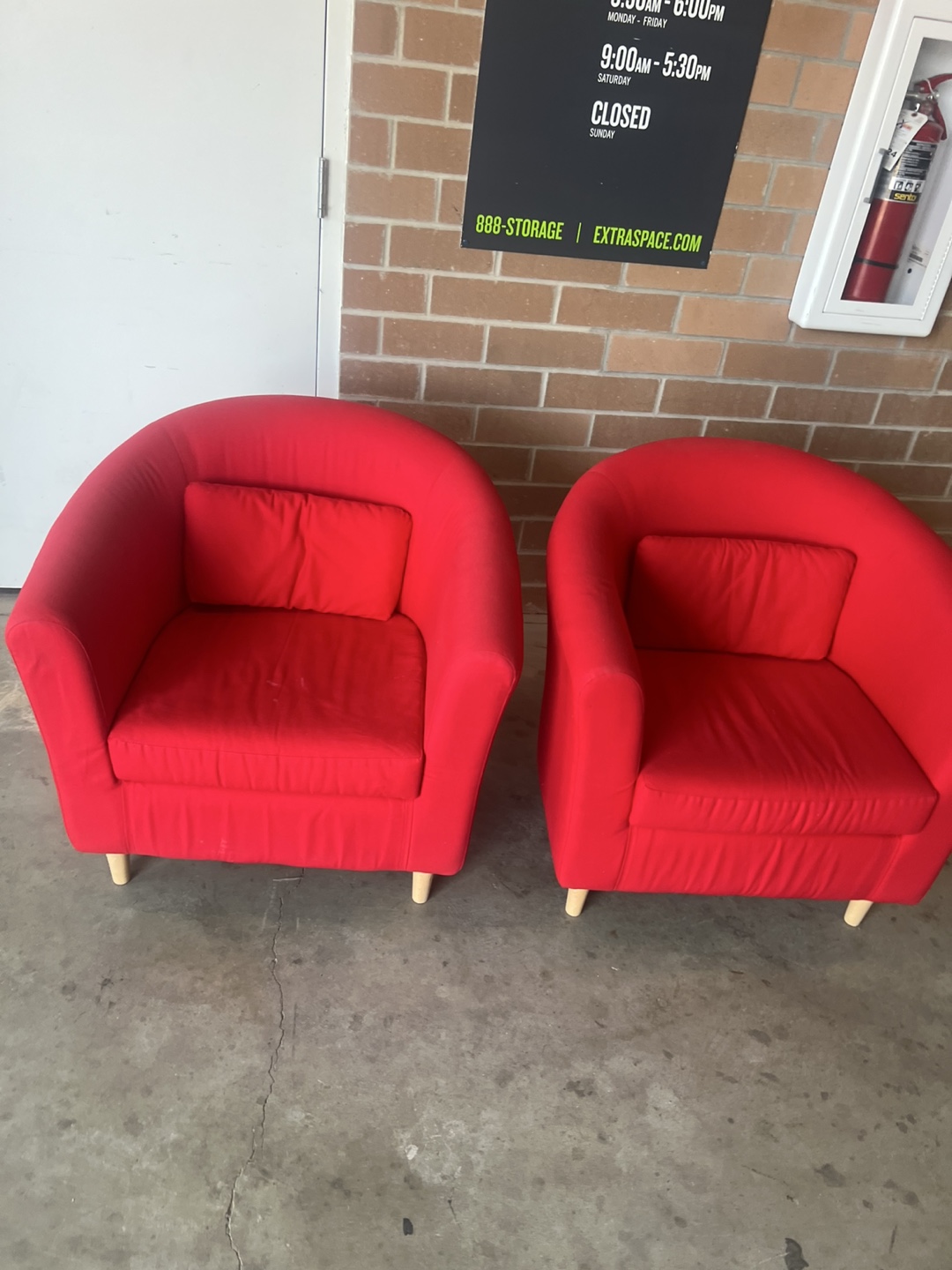 Pair of Red Armchairs - photo 3