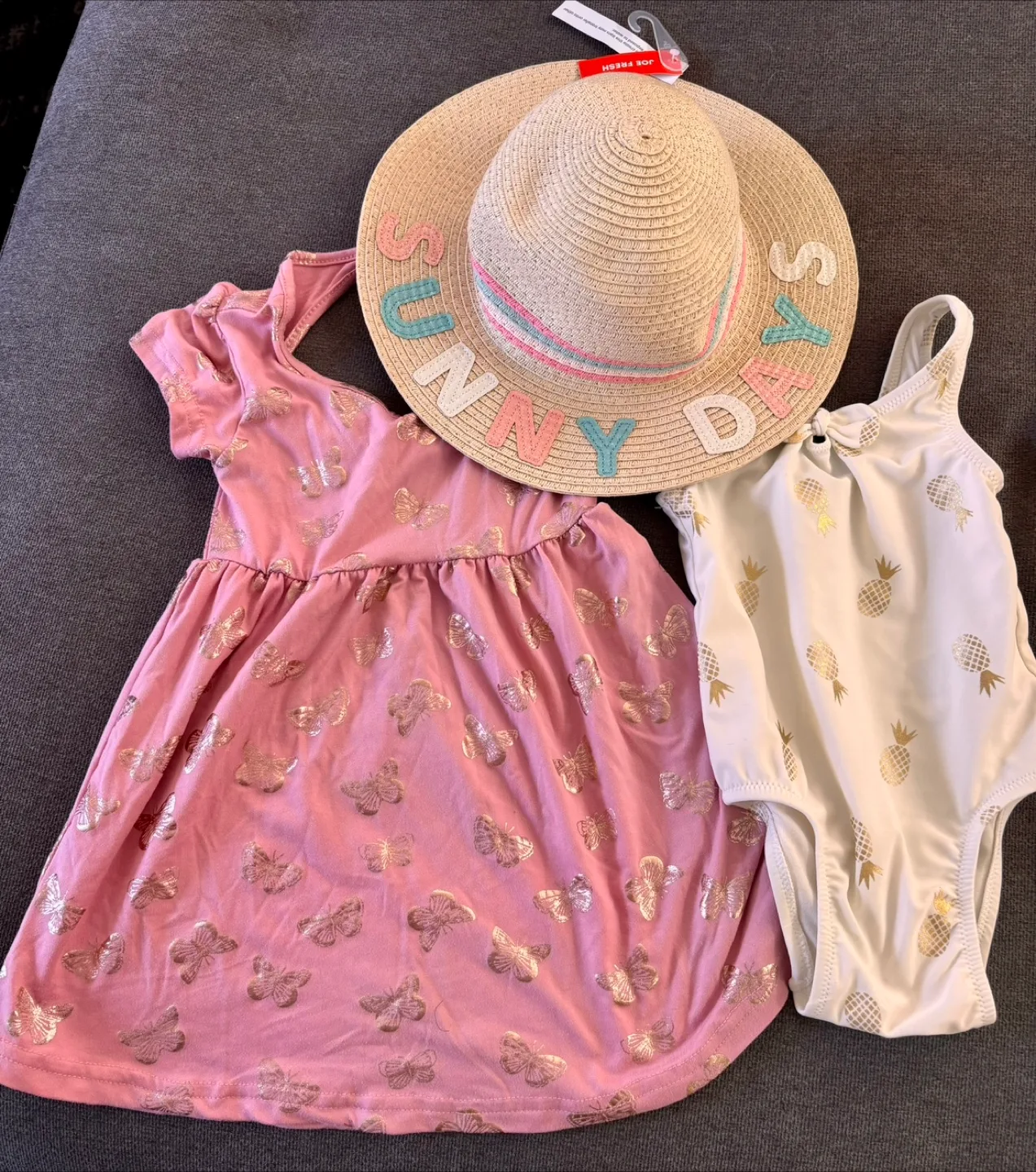 Baby/Toddler Clothes Bundle image indicator(3)