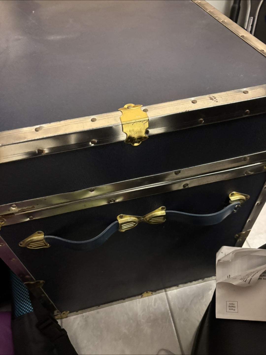 Vintage-Style Storage Trunk - photo 4