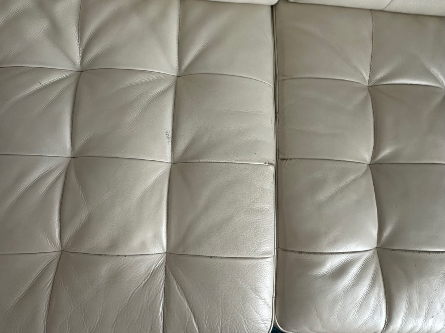 White Leather Tufted Sofa - photo 5