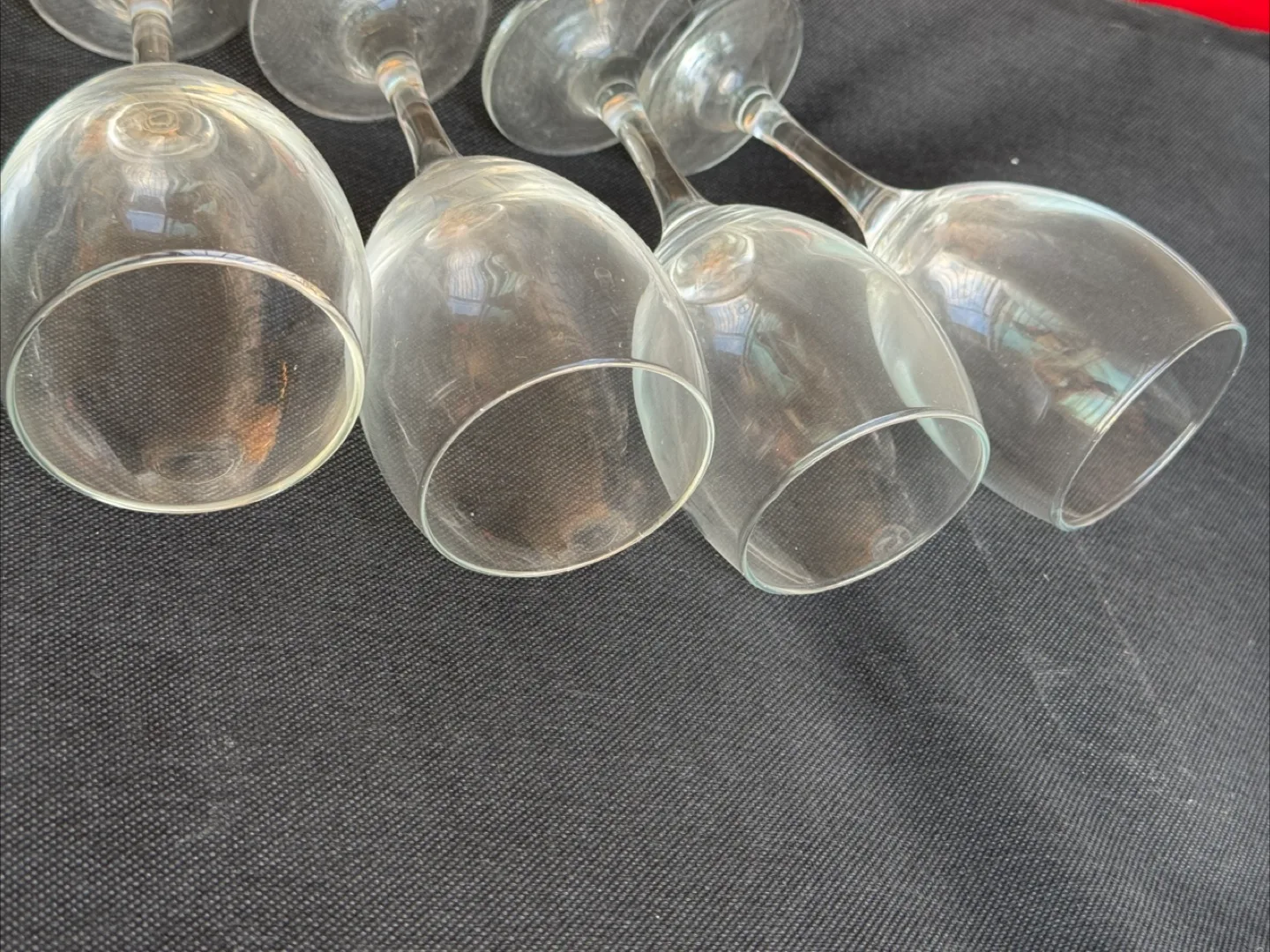 Set of 4 Wine Glasses image indicator(3)