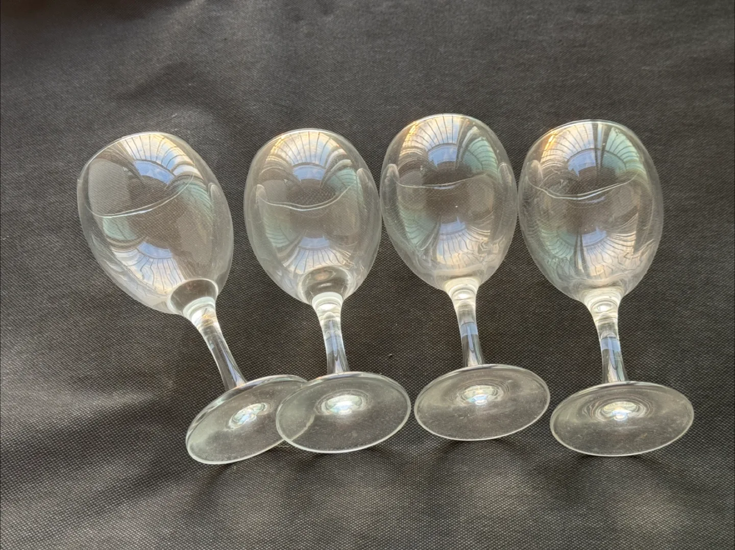 Set of 4 Wine Glasses thumbnail