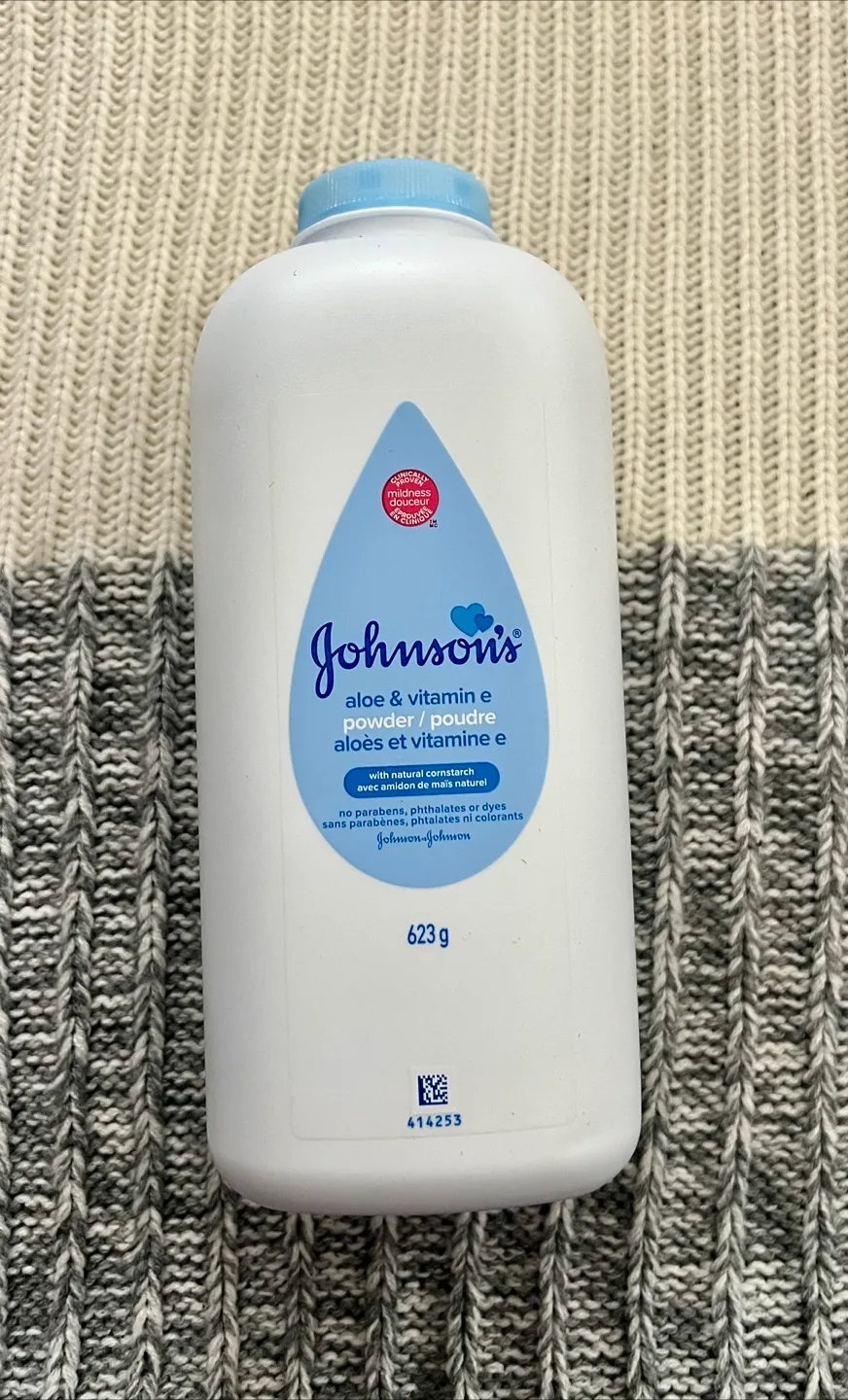 Johnson's Aloe & Vitamin E Powder thumbnail