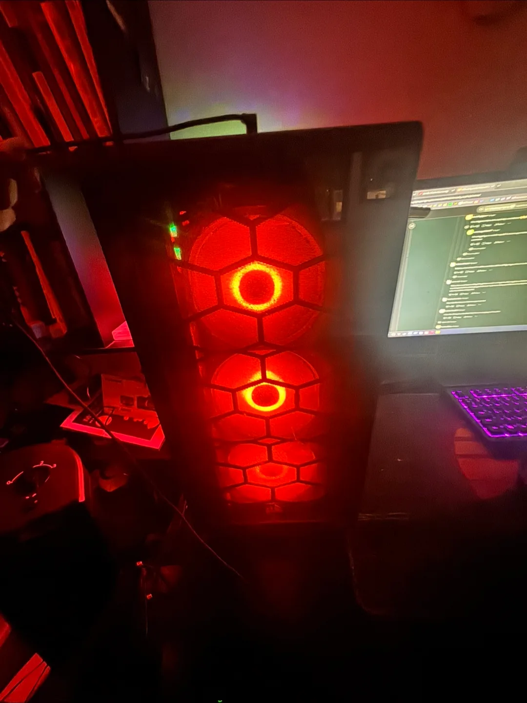 Custom Gaming PC - RTX 4060, i7-8700K, 40GB RAM image indicator(2)