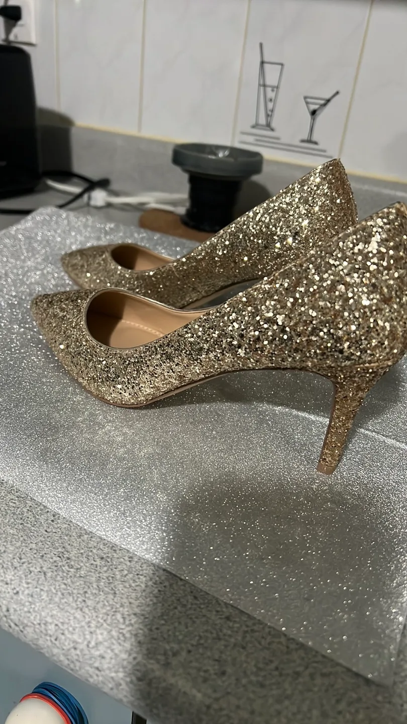 Jewel Badgley Mischka Gold Glitter Heels - Size 7 thumbnail