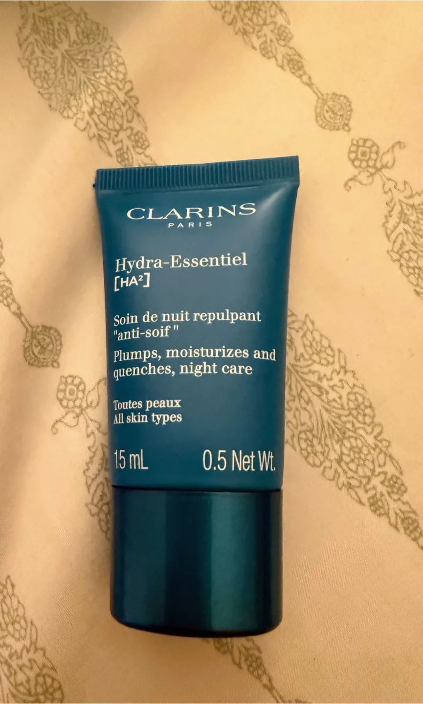 Clarins Hydra-Essentiel Skincare Set image indicator(4)