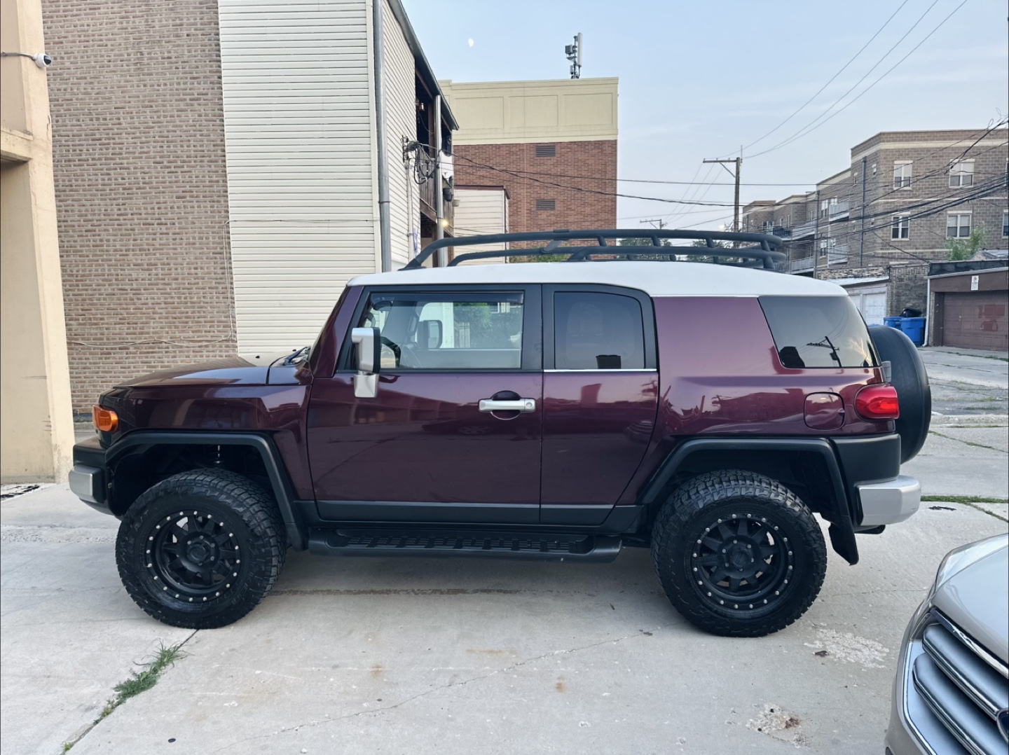 Toyota FJ Cruiser SUV - photo 3