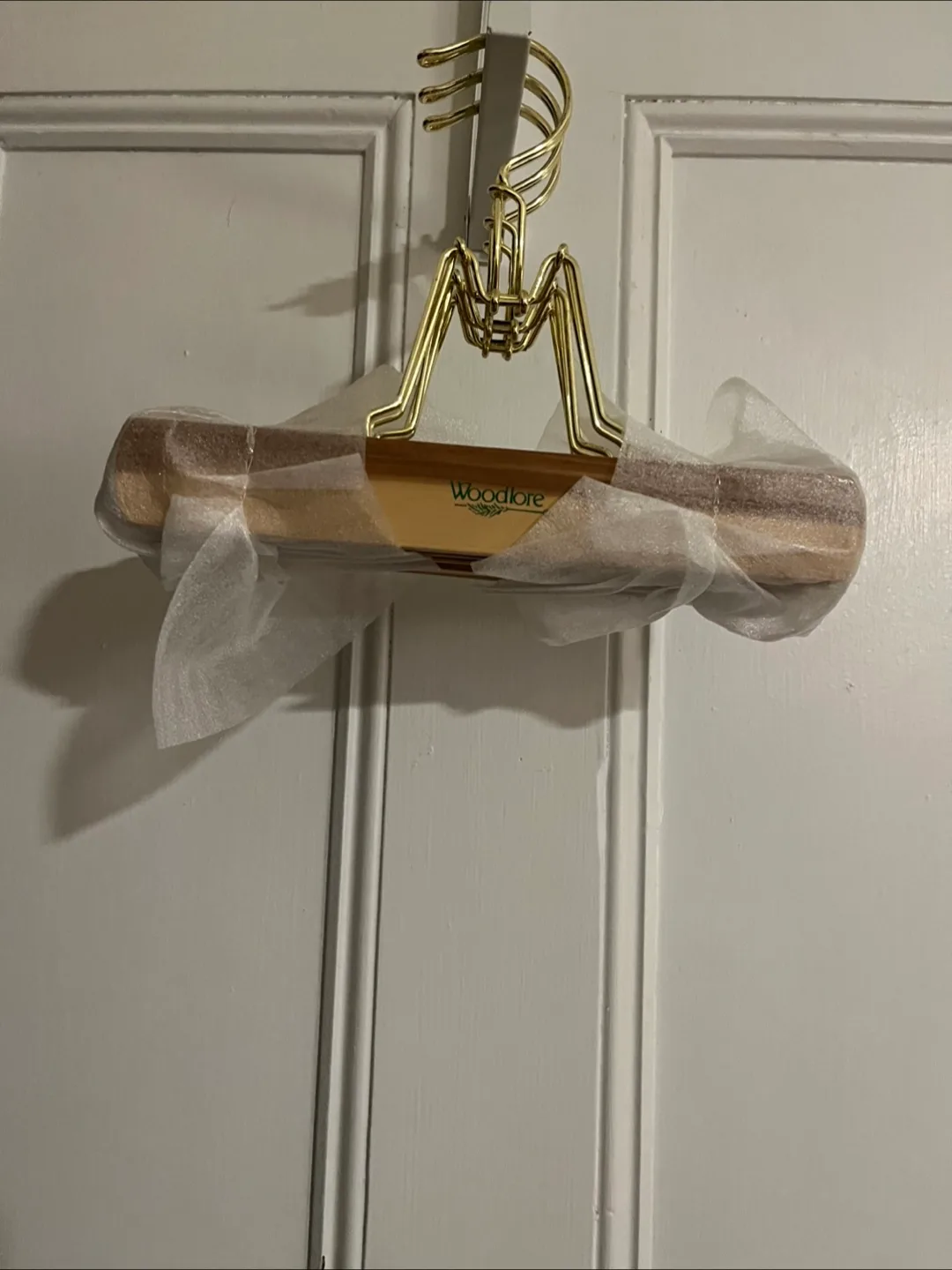 FREE W PURCHASE Cedar Pant Skirt Hangers thumbnail