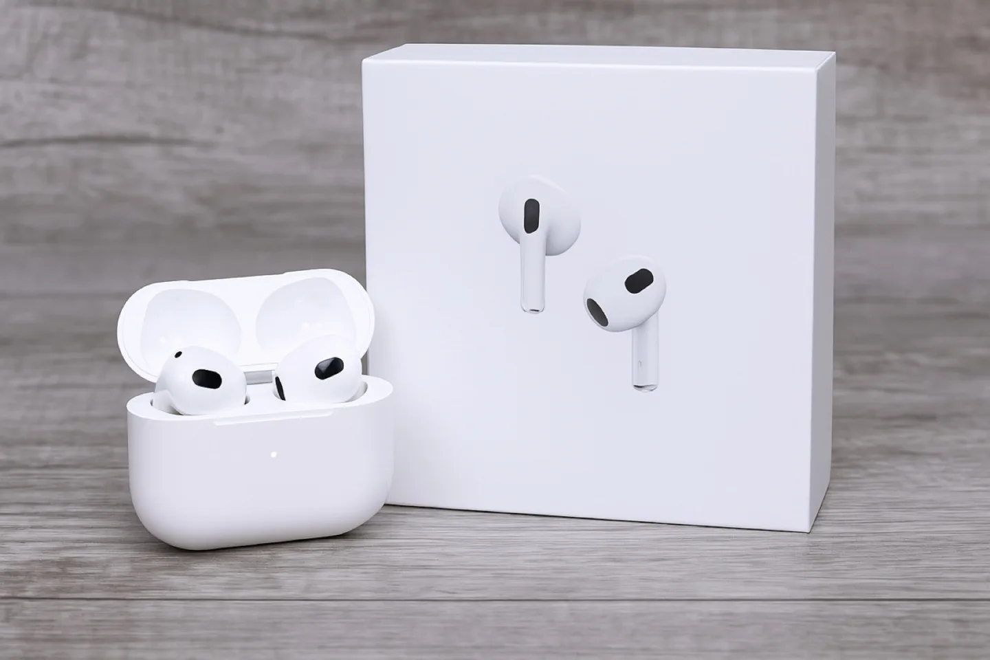 Apple AirPods 3rd generation - BRAND New! thumbnail