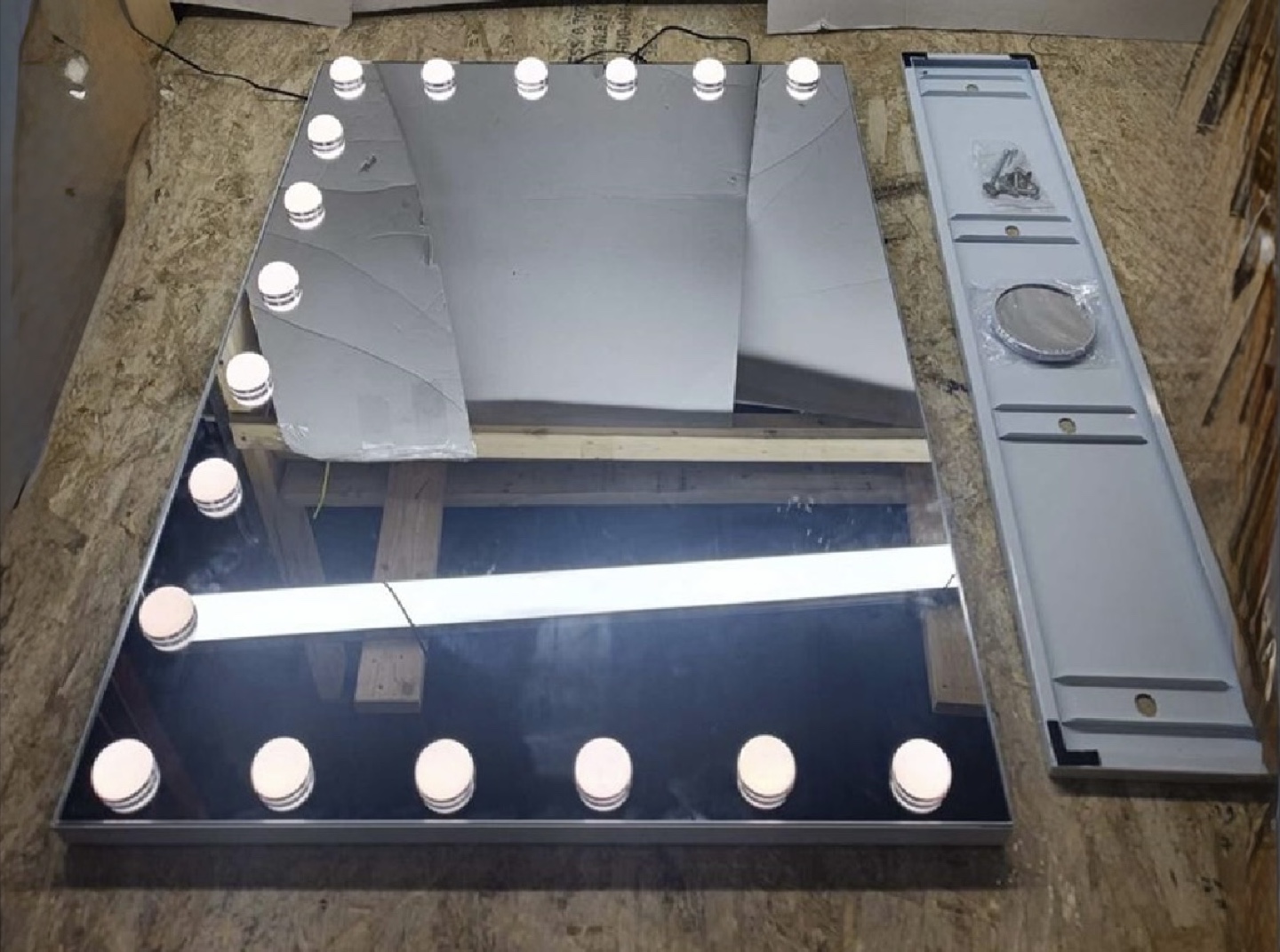 Hollywood Makeup Mirror with 18 Bulbs - photo 3