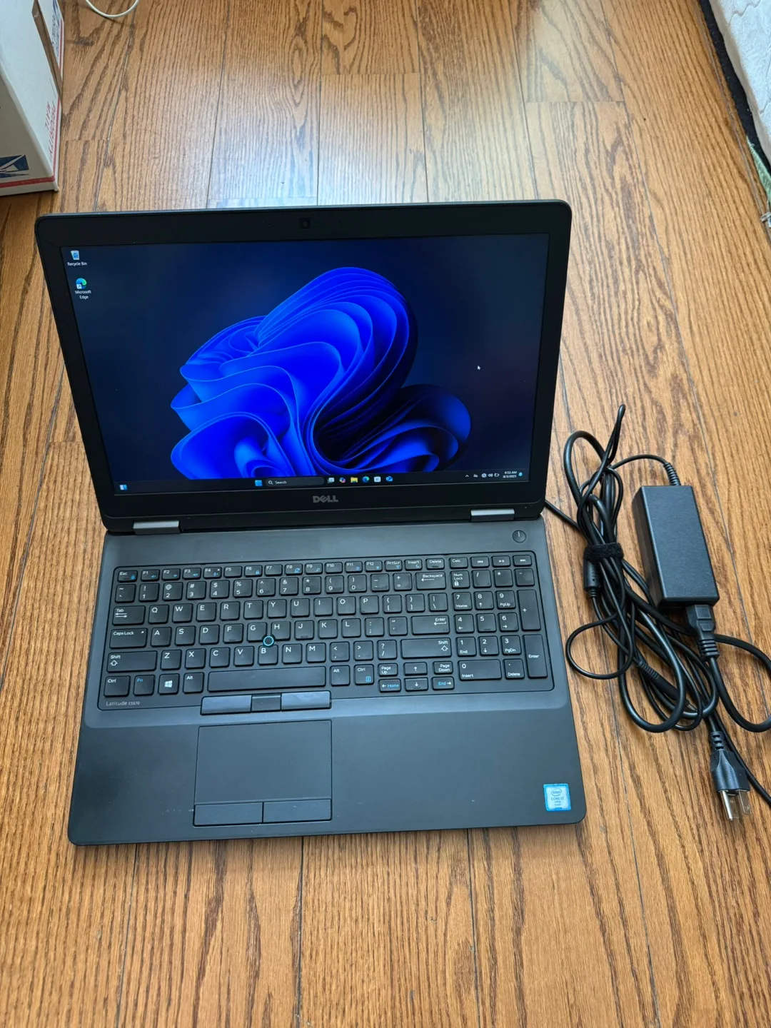 Dell laptop E5570 15”/8GB RAM/256GB SSD/Fully Functional thumbnail