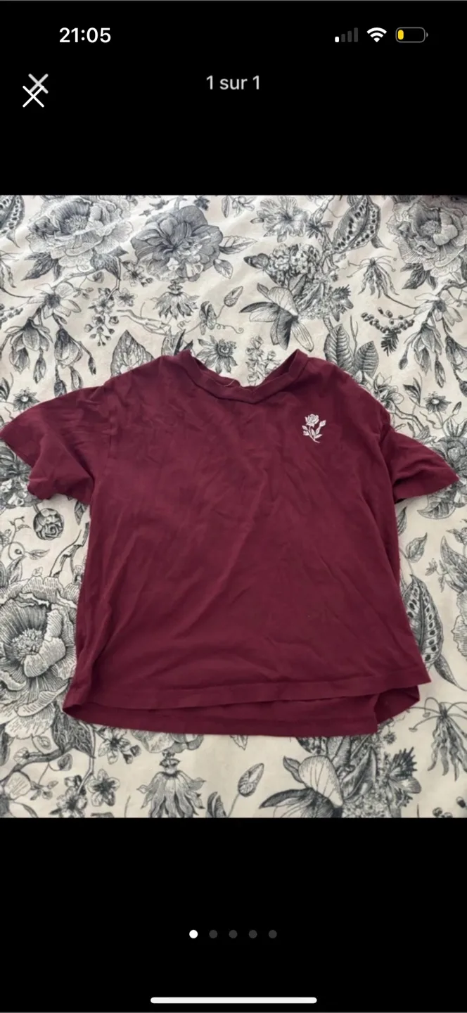 Burgundy T-shirt with Floral Design XS thumbnail